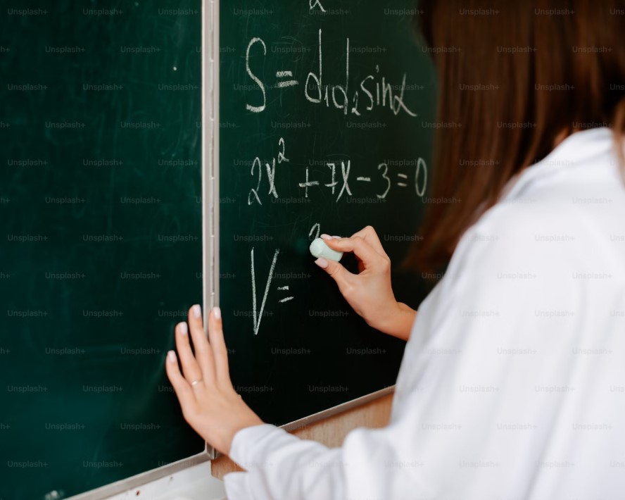 Des filles, des maths, des quotas : l'UPS réagit au plan 